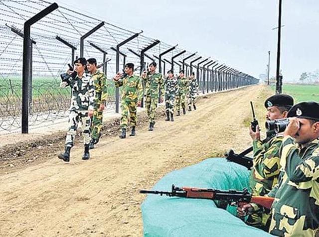 BSF jawans along the Indo-Pakistan International Border in Amritsar.(HT File Photo)