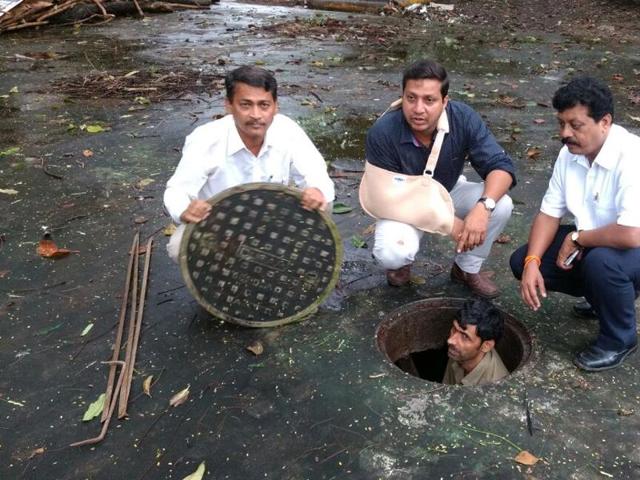 Shiv Sena nominated corporator Avkash Jadhav (center) demanded these tanks be restored and conserved as heritage structures as their construction dates back to the British era (HT Photo) Shiv Sena nominated corporator Avkash Jadhav (center) demanded these tanks be restored and conserved as heritage structures as their construction dates back to the British era (HT Photo)
