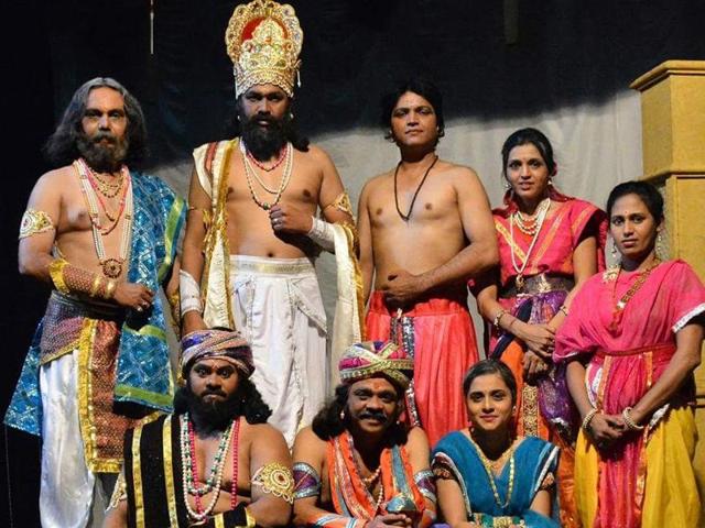 From 1969 to 1981, Shankar Shesh penned 22 Hindi plays, including some popular ones such as Ek Aur Dronacharya, Poster and Bin Baati Ke Deep.