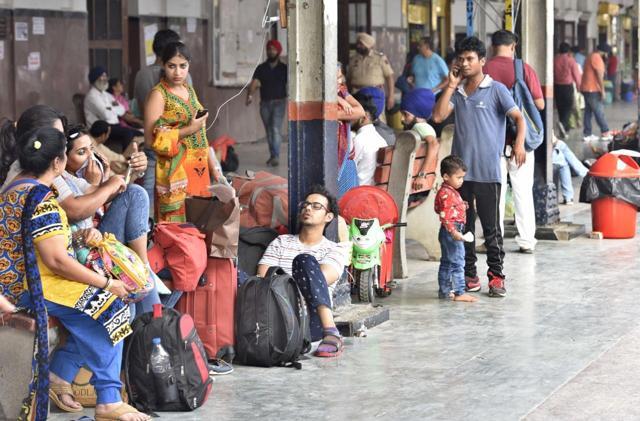 Many passengers were stranded at the Amritsar railway station. (Gurpreet Singh/HT Photo) Many passengers were stranded at the Amritsar railway station. (Gurpreet Singh/HT Photo)