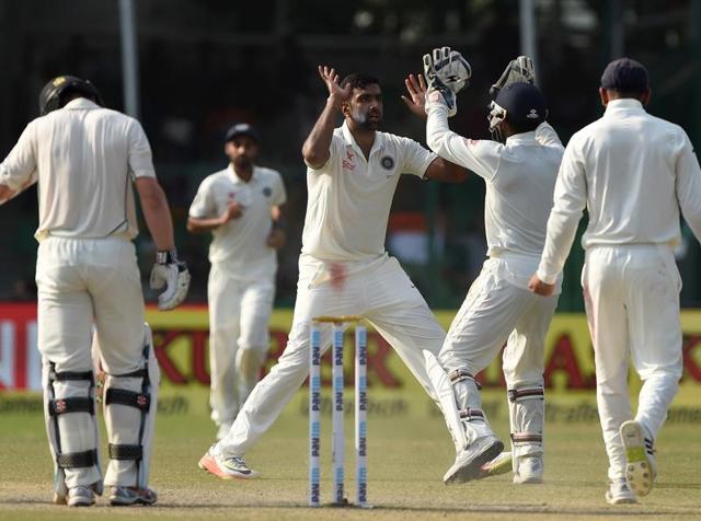 India's Ravichandran Ashwin, left, and Murali Vijay celebrate the wicket of New Zealand's Kane Williamson.(AP Photo)