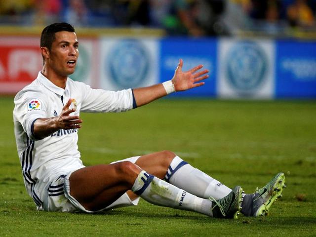 Ronaldo was replaced moments after helping Madrid go 2-1 in front.(AP) Ronaldo was replaced moments after helping Madrid go 2-1 in front.(AP)