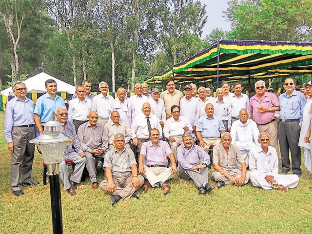 Officers and JCO veterans of the 1965 War and others who followed them in upholding the glorious name of 3 Jat at the 50th anniversary celebrations of the victory won at Dograi with grit and valour photographed at the JCO’s mess.(Photo: Manish Rathi) Officers and JCO veterans of the 1965 War and others who followed them in upholding the glorious name of 3 Jat at the 50th anniversary celebrations of the victory won at Dograi with grit and valour photographed at the JCO’s mess.(Photo: Manish Rathi)