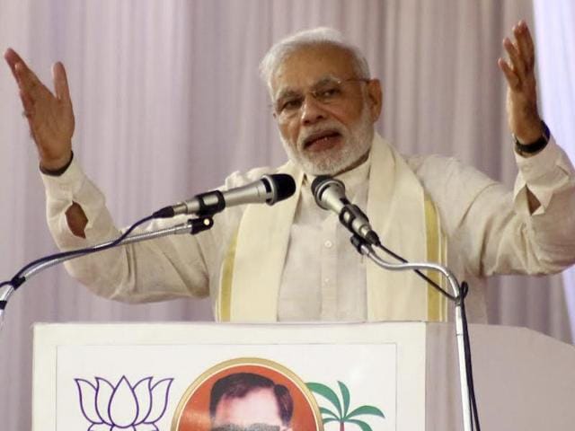 Prime Minister Narendra Modi delivers a speech at Kozhikode.(K Sasi/HT Photo)