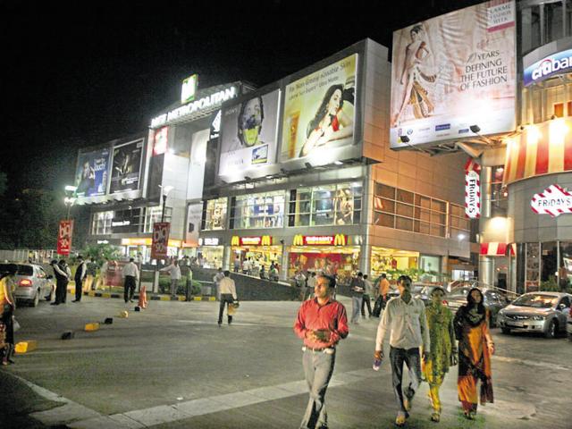 The personnel were stationed at various crowded points on the MG Road that houses a number of malls, residential complexes and corporate offices.(HT File photo) The personnel were stationed at various crowded points on the MG Road that houses a number of malls, residential complexes and corporate offices.(HT File photo)