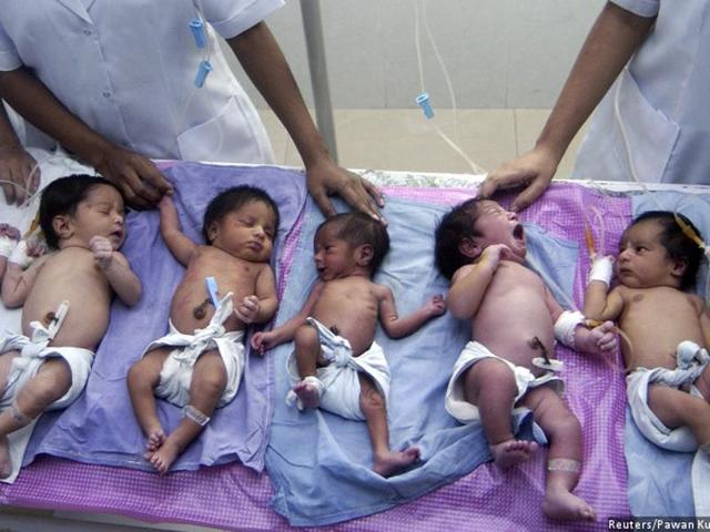 Newly born babies lie in the paediatric ward of a hospital on the occasion of the World Population Day in Lucknow, Uttar Pradesh. The median age in India rose from 22.51 years in 2001 to 24 years in 2011, and will rise to 37 years in 2050–lower than that of China, which will have a median age of 46 years, but higher than Pakistan, which will have a median age of 30.9 years.(Reuters file)