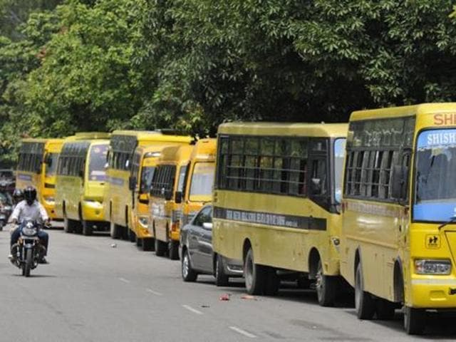 In the past few days, school buses have been facing delays of over an hour due to the poor maintenance of roads.(HT file photo) In the past few days, school buses have been facing delays of over an hour due to the poor maintenance of roads.(HT file photo)