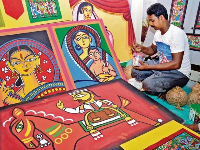 Indirapuram residents will see a blend of different cultures in this year’s Durga puja, as one of the puja organisers has invited residents from states other than West Bengal to showcase their music, arts, culture and tradition in the ‘pujo’ festival that starts October 6.(Sakib Ali/HT Photo)