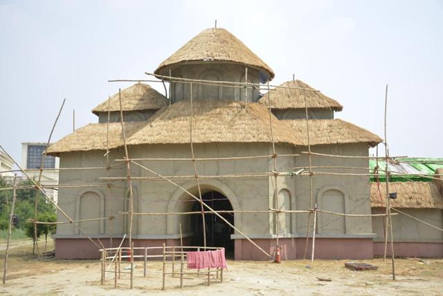 Prantic Cultural society of Indirapuram will be organising its ‘pujo festival’ with the theme ‘Gram Uday Se Bharat Uday’, providing rural artists a platform to showcase their traditional arts and crafts. (Sakib Ali/HT Photo) Prantic Cultural society of Indirapuram will be organising its ‘pujo festival’ with the theme ‘Gram Uday Se Bharat Uday’, providing rural artists a platform to showcase their traditional arts and crafts. (Sakib Ali/HT Photo)