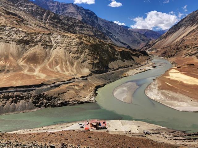 Under the treaty, the water of six river - Beas, Ravi, Sutlej, Indus, Chenab and Jhelum - was to be shared between India and Pakistan.(Shutterstock/Representative image)