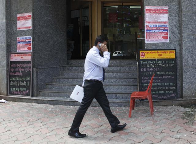 The TISS study indicates mobile phone users tend to be better off socially and economically.(HT photo for representation)