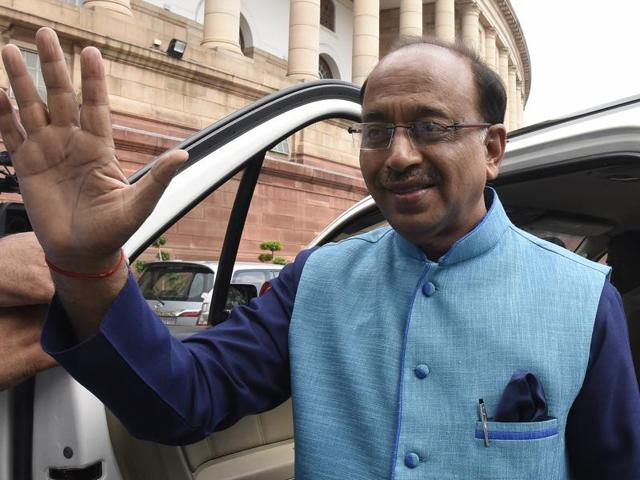 Sports Minister Vijay Goel expressed unhappiness over the top football clubs of the country leaving the I-League. (HT Photo) Sports Minister Vijay Goel expressed unhappiness over the top football clubs of the country leaving the I-League. (HT Photo)