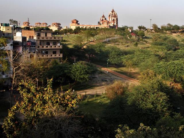 The land authority is planning to develop large green spaces at three places — Hauz Khas, Aastha Kunj near Nehru Place (above) and Swarn Jayanti Park in Rohini.(Hindustan Times) The land authority is planning to develop large green spaces at three places — Hauz Khas, Aastha Kunj near Nehru Place (above) and Swarn Jayanti Park in Rohini.(Hindustan Times)