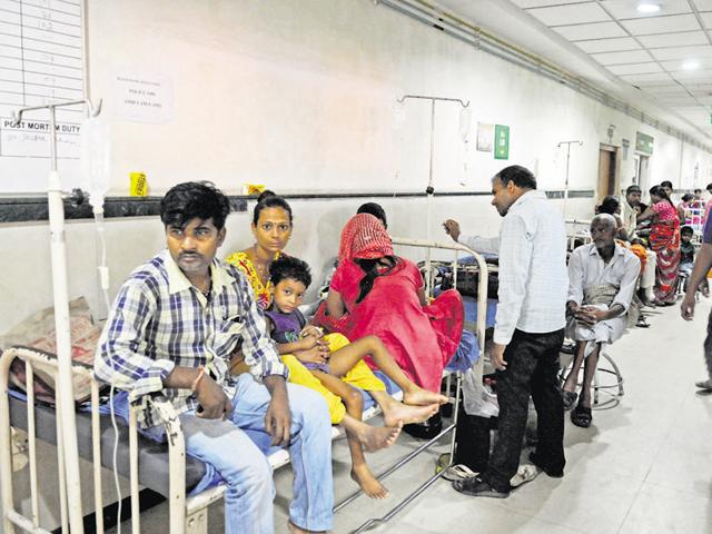 Government and private hospitals are reporting increase in suspected and confirmed cases of malaria even as cases of dengue and chikungunya are on the decline.(Parveen Kumar/HT File) Government and private hospitals are reporting increase in suspected and confirmed cases of malaria even as cases of dengue and chikungunya are on the decline.(Parveen Kumar/HT File)