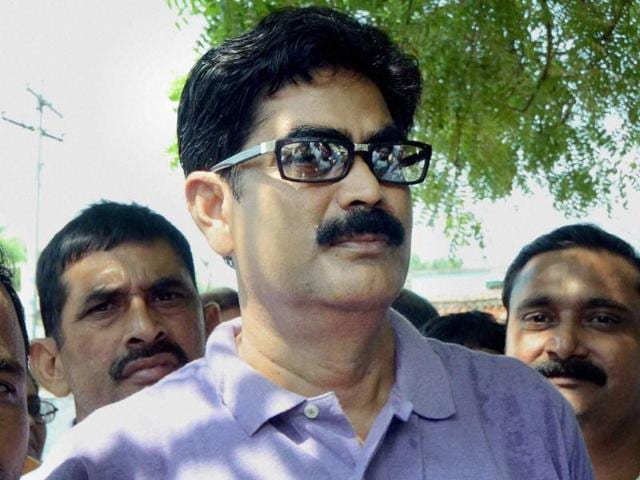 Mohammad Shahabuddin with his supporters in Siwan.(PTI File Photo) Mohammad Shahabuddin with his supporters in Siwan.(PTI File Photo)