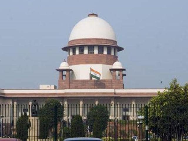 The Supreme Court issued a notice to the Centre over a public interest plea seeking direction to establish guidelines to prevent torture of jail inmates.(HT File Photo)