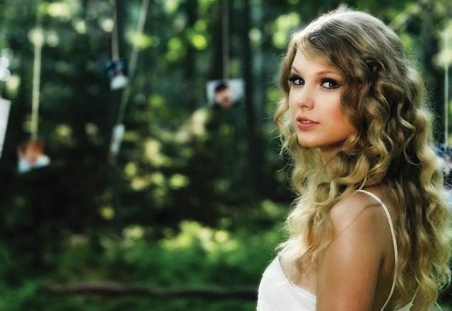 Taylor Swift sports a curly hairdo. (HT Photo) Taylor Swift sports a curly hairdo. (HT Photo)