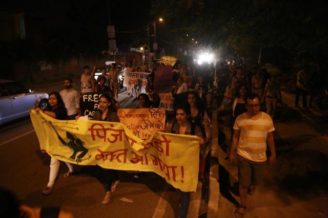 Pinjra Tod covered hostel and PG area raising slogans of freedom from the harsh rule. (Amal KS/HT Photo)