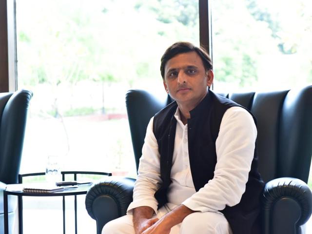 Uttar Pradesh chief minister Akhilesh Yadav on Monday played the Brahmin card while expanding his cabinet for the eighth time.(Deepak Gupta/ HT File Photo)
