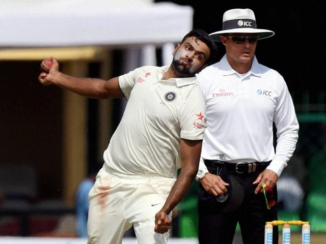 The appeals, along with the crowd’s raucous behaviour, left the umpires flustered.(PTI) The appeals, along with the crowd’s raucous behaviour, left the umpires flustered.(PTI)