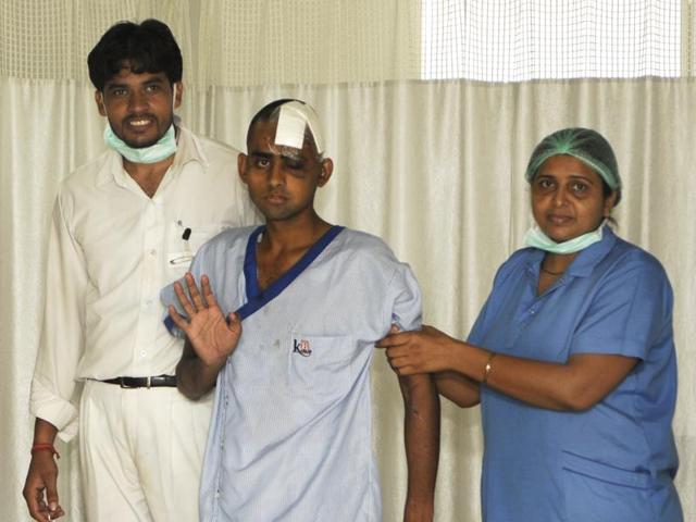 Ikhlaq’s son Danish (centre) fell on the ground, and the mob left him thinking he was dead. Danish underwent three surgeries to fix his broken skull.(Burhaan Kinu/HT File Photo)