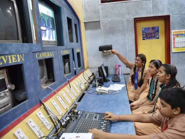 Most of the new subjects being offered by schools are targeted at skill development among students and to orient them towards research by making them work on projects.(Pratham Gokhale/HT photo)