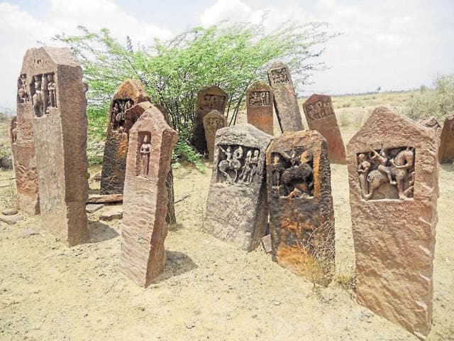 Unguarded inscriptions in western Rajasthan.(HT Photo)