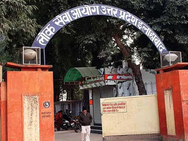 UPPSC issued a notification on Tuesday inviting online applications from candidates to fill up 361 vacancies for the posts of review officers, assistant review officers and some other posts.(Agency photo) UPPSC issued a notification on Tuesday inviting online applications from candidates to fill up 361 vacancies for the posts of review officers, assistant review officers and some other posts.(Agency photo)