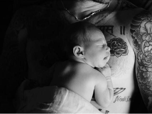 Maroon 5 S Adam Levine Shares First Photo Of Newborn Baby Girl Reveals Name Hindustan Times