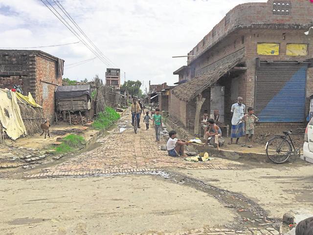 A glimpse of Machrihawa village in Shrawasti district, which has the state’s lowest literacy rate.(HT Photo)