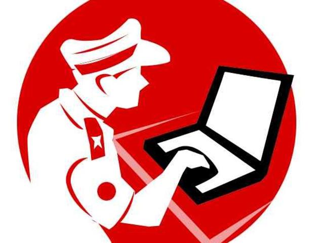 Sources said the police are planning to use two different variants of body camera that are used by security forces across the world. The first one is a button which starts recording when clicked twice, while the other can be attached to the cap (headgear) or the collar of the policeman using a mount.(HT) Sources said the police are planning to use two different variants of body camera that are used by security forces across the world. The first one is a button which starts recording when clicked twice, while the other can be attached to the cap (headgear) or the collar of the policeman using a mount.(HT)