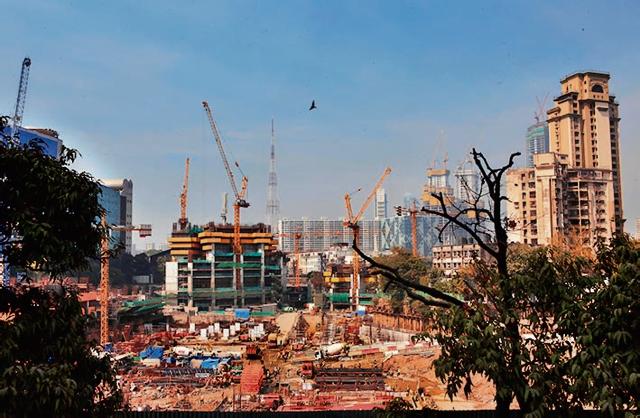 Building frenzy: A construction site in Lower Parel in Mumbai in January 2015.(Kalpak Pathak/Hindustan Times)