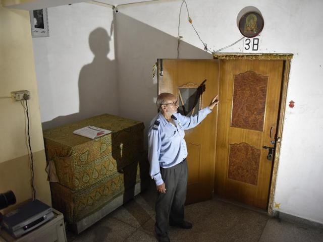 The flat in Neelkanth Apartments, east Delhi, where BK Bansal and his son Yogesh were found hanging on Tuesday.(Mohd Zakir/HT photo)