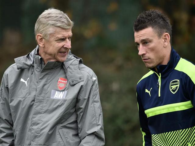 Arsenal manager Arsene Wenger and Granit Xhaka during training Action Images via Reuters / Andrew Couldridge Livepic EDITORIAL USE ONLY. (REUTERS) Arsenal manager Arsene Wenger and Granit Xhaka during training Action Images via Reuters / Andrew Couldridge Livepic EDITORIAL USE ONLY. (REUTERS)