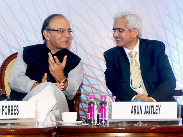 Finance Minister Arun Jaitley and the Secretary, Department of Economic Affairs, Shaktikanta Das at a seminar in Mumbai on Tuesday.(PTI) Finance Minister Arun Jaitley and the Secretary, Department of Economic Affairs, Shaktikanta Das at a seminar in Mumbai on Tuesday.(PTI)
