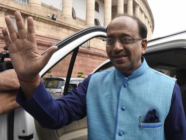 Sports Minister Vijay Goel is to chair a meeting with the Indian Olympic Association (IOA) officials and representatives of 13 sports federations.(HT Photo) Sports Minister Vijay Goel is to chair a meeting with the Indian Olympic Association (IOA) officials and representatives of 13 sports federations.(HT Photo)