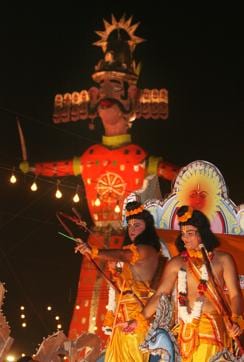 Artists from Luv Kush Ramlila Committee during performance. (Sonu Mehta/HT ) Artists from Luv Kush Ramlila Committee during performance. (Sonu Mehta/HT )