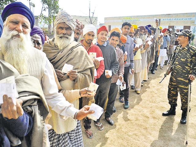 The EC directed UP, Uttarakhand, Punjab, Goa and Manipur governments to transfer all officers who have completed three years in a district.(Sameer Sehgal/ HT File Photo)