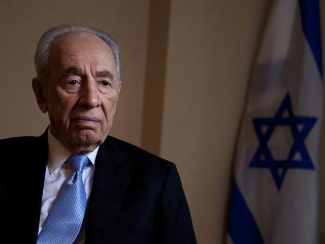 A woman shows her support as she holds up a photograph of herself with former Israeli President Shimon Peres during a briefing to members of the media on the medical condition of Peres a day after he suffered a stroke, at a hospital near Tel Aviv, Israel September 14, 2016. Peres passed away on Tuesday morning.(REUTERS) A woman shows her support as she holds up a photograph of herself with former Israeli President Shimon Peres during a briefing to members of the media on the medical condition of Peres a day after he suffered a stroke, at a hospital near Tel Aviv, Israel September 14, 2016. Peres passed away on Tuesday morning.(REUTERS)
