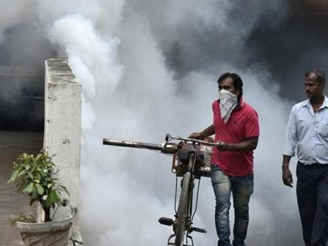The total dengue cases in the district have gone to 869, with 44 new cases on Wednesday. In the district, 38 people from SAS Nagar, two from Kharar and one from Zirakpur, were tested positive for dengue on Wednesday.(HT File) The total dengue cases in the district have gone to 869, with 44 new cases on Wednesday. In the district, 38 people from SAS Nagar, two from Kharar and one from Zirakpur, were tested positive for dengue on Wednesday.(HT File)