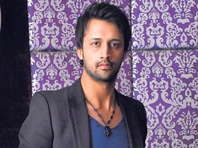 Atif Aslam's concert in Gurgaon called off after opposition by Hindu group  - Hindustan Times