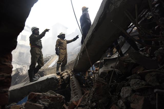 Firemen and people from other agencies dousing the fire and doing rescue work at a factory in Delhi’s Narela Industrial Area where the major fire took place.(Sushil Kumar/HT Photo) Firemen and people from other agencies dousing the fire and doing rescue work at a factory in Delhi’s Narela Industrial Area where the major fire took place.(Sushil Kumar/HT Photo)