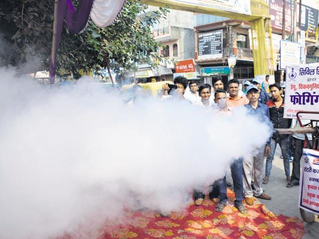 A fogging drive in Ghaziabad on Wednesday to contain vector-borne diseases.(Sakib Ali/HT Photo) A fogging drive in Ghaziabad on Wednesday to contain vector-borne diseases.(Sakib Ali/HT Photo)