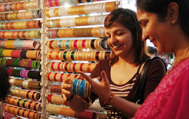 Ladies out for shop ahead Navratri celebrations. (Jasjeet Plaha/HT ) Ladies out for shop ahead Navratri celebrations. (Jasjeet Plaha/HT )