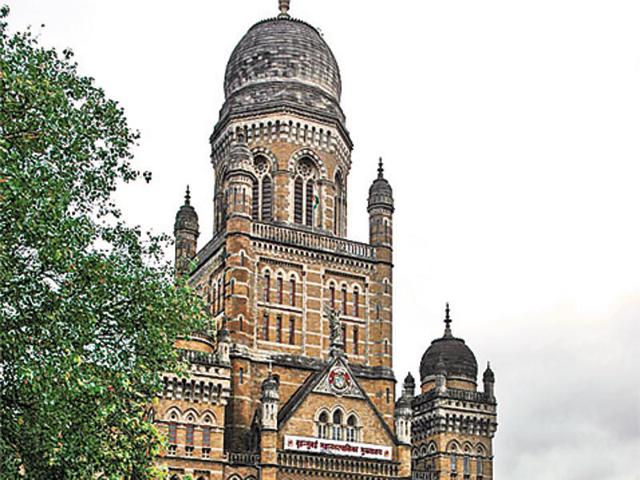 The election commission has started voter registration centres across Maharashtra for new voters to register and for existing voters who wish to register changes in their name or address The election commission has started voter registration centres across Maharashtra for new voters to register and for existing voters who wish to register changes in their name or address