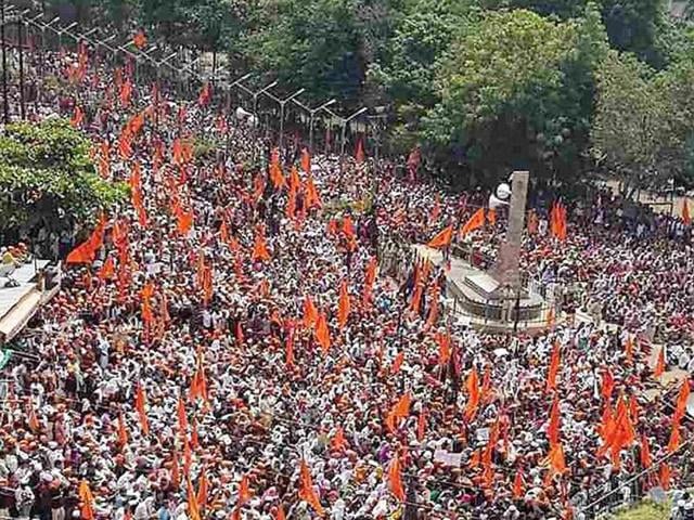 Members of the Maratha community during their "Maratha Karnti Morcha" protest in Dhuleon Wednesday.(PTI) Members of the Maratha community during their "Maratha Karnti Morcha" protest in Dhuleon Wednesday.(PTI)