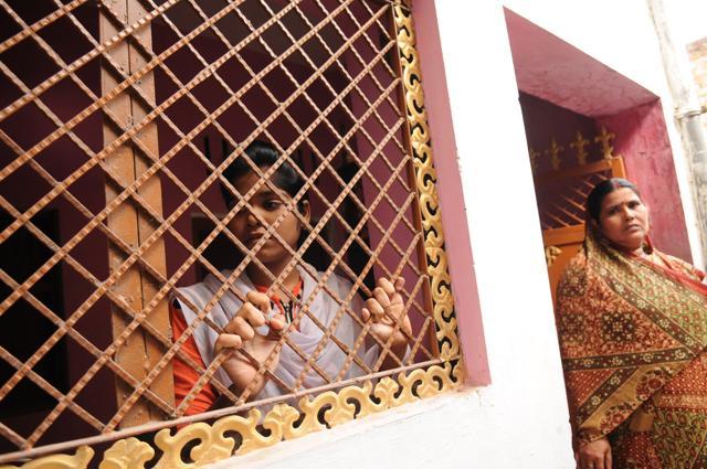 Hari Om Mishra's mother Radha Rani and sister Anshika wait for him to arrive at their Shastri Nagar residence. (Ashok Dutta/Hindustan Times) Hari Om Mishra's mother Radha Rani and sister Anshika wait for him to arrive at their Shastri Nagar residence. (Ashok Dutta/Hindustan Times)