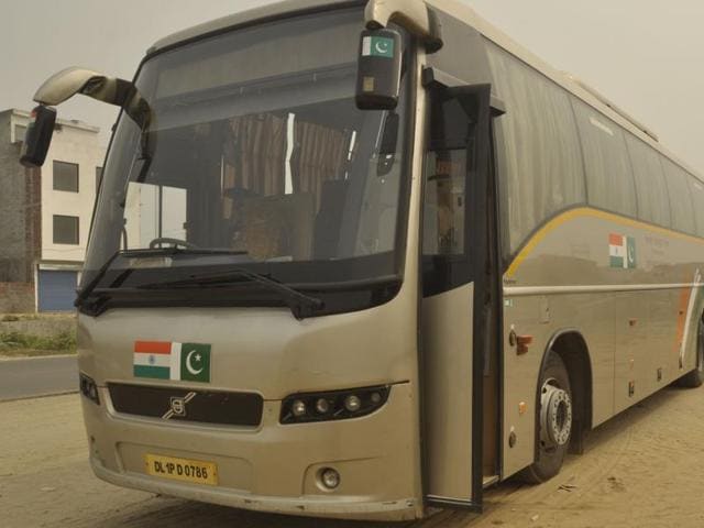 Sada-e-Sarhad, the Delhi-Lahore bus, at Kartarpur in Jalandhar on Friday.(HT Photo)