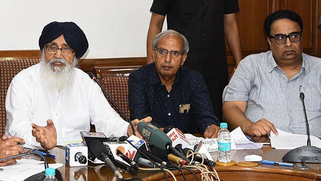 Punjab CM Parkash Singh Badal, his media and national affairs adviser Harcharan Bains, and state chief secretary Sarvesh Kaushal at a press conference in Chandigarh on Thursday. Badal had said that Punjab was ready to face the situation. (Photo: CMO) Punjab CM Parkash Singh Badal, his media and national affairs adviser Harcharan Bains, and state chief secretary Sarvesh Kaushal at a press conference in Chandigarh on Thursday. Badal had said that Punjab was ready to face the situation. (Photo: CMO)