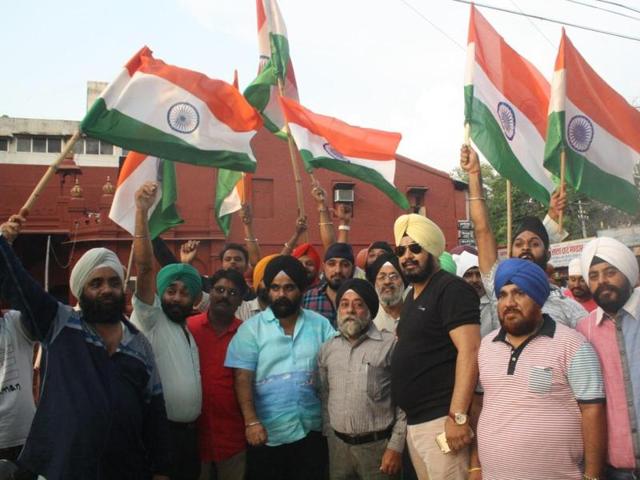 People celebrate the army’s surgical strikes along the Line of Control in Indore on Thursday.(Shankar Mourya/HT photo) People celebrate the army’s surgical strikes along the Line of Control in Indore on Thursday.(Shankar Mourya/HT photo)